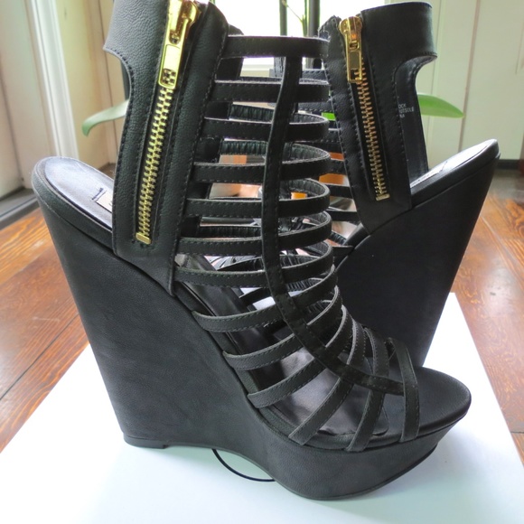 Steve Madden "Xpert" Wedge Sandal in Black - Picture 1 of 8